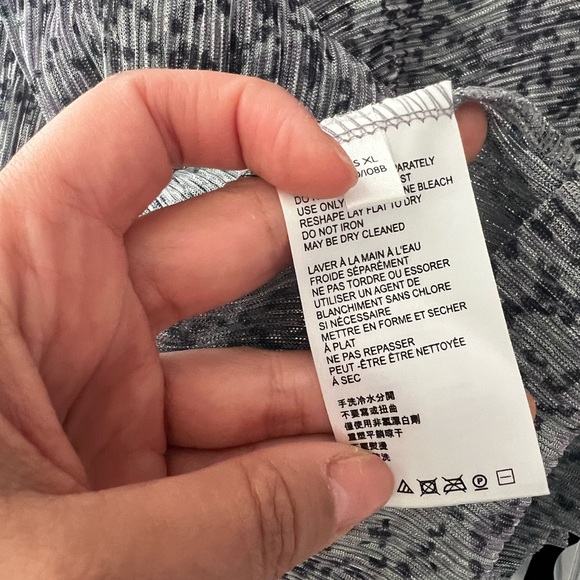 ANTHROPOLOGIE Metallic Silver Shimmer Layered Sleeveless Top Sz XL - Picture 3 of 5